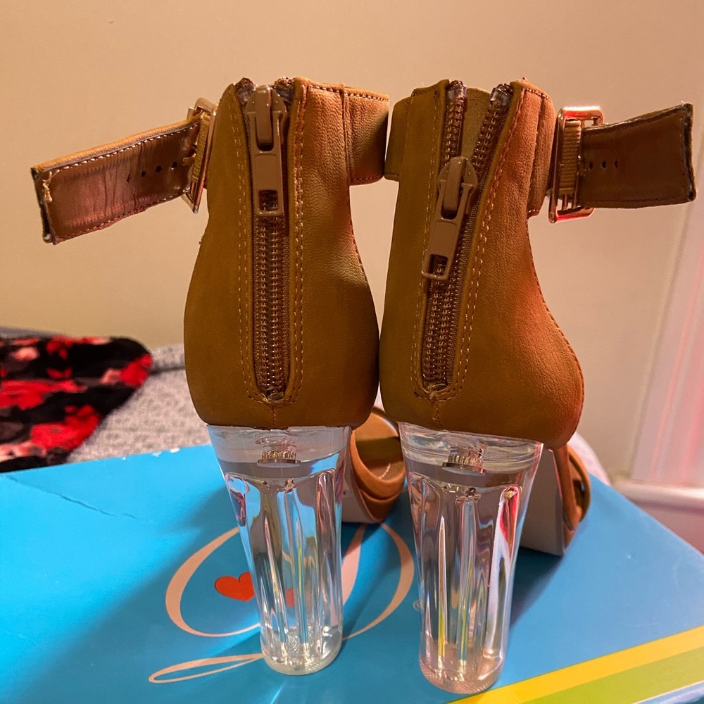 Tan Heels - Picture 3 of 6